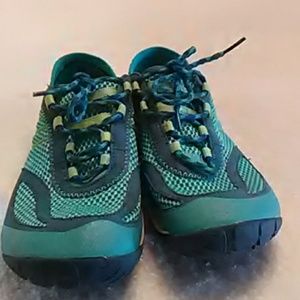 Women's walking shoes